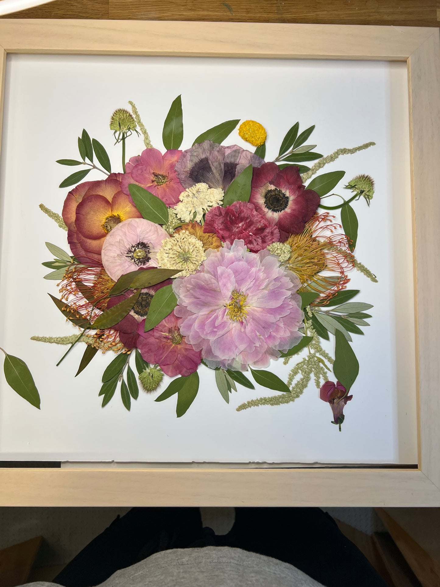 16x 16 frame and 2 ornaments